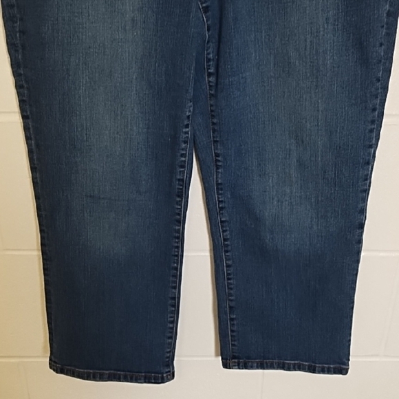 Nine West Blue Relaxed Cropped Stretch Denim Jeans - Picture 11 of 14